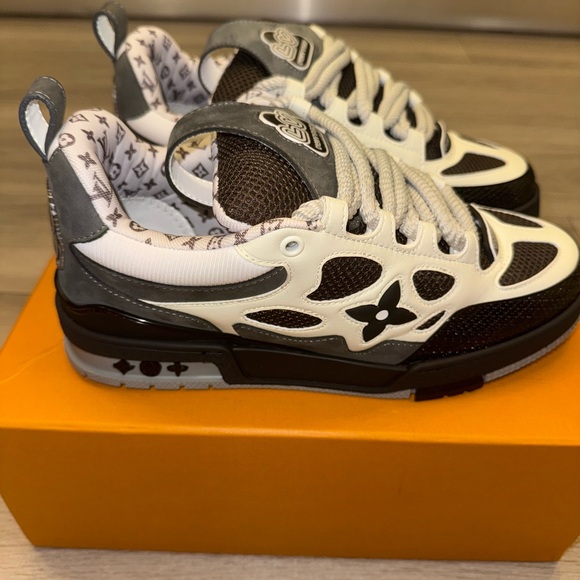 LV Skate Grey White Sneakers US M 10 & M 8.5 | 100% Authentic Traded in-store✅ - Picture 3 of 14